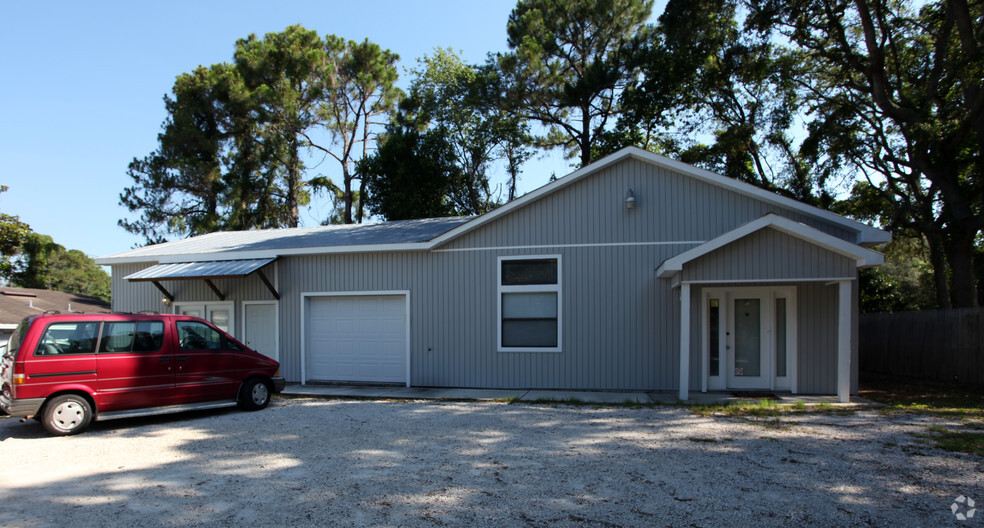 1324 S 14th St, Fernandina Beach, FL for lease - Primary Photo - Image 1 of 23