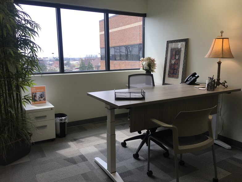 455 E Eisenhower Pky, Ann Arbor, MI for lease - Interior Photo - Image 2 of 29