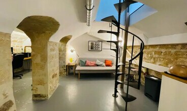 Retail in Paris for lease Interior Photo- Image 2 of 3