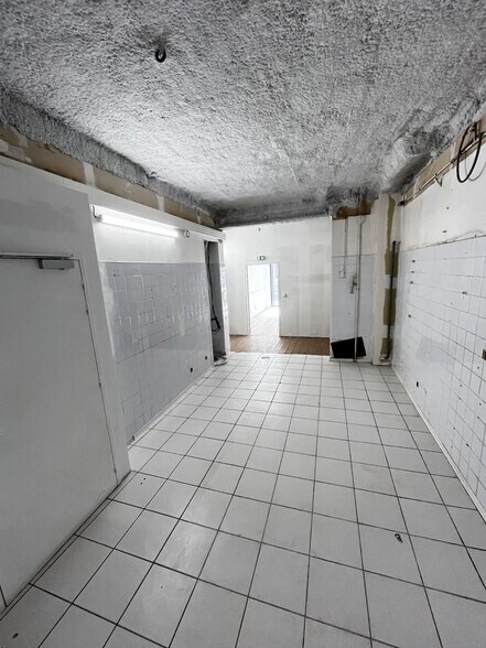 Retail in Bordeaux for lease - Interior Photo - Image 2 of 4