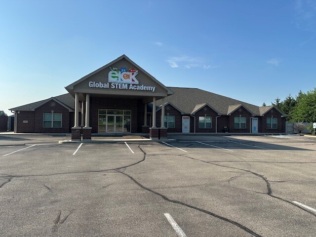 500 Macready Ave, Monroe, OH for lease Building Photo- Image 1 of 14