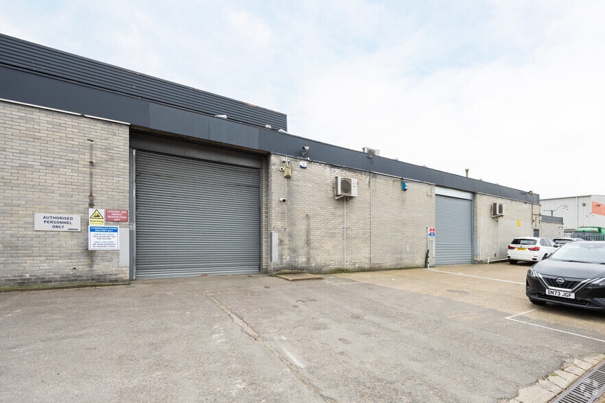 Howard Chase, Basildon for lease - Building Photo - Image 3 of 4