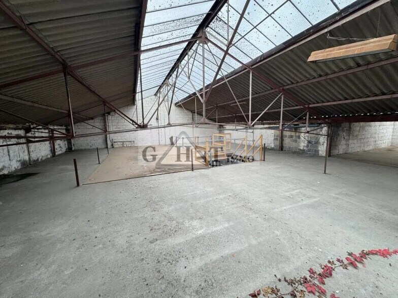 Industrial in Maisons-Alfort for sale - Interior Photo - Image 2 of 2