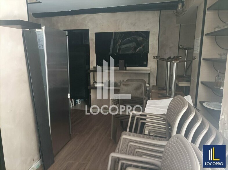 Retail in Nice for lease - Interior Photo - Image 3 of 10