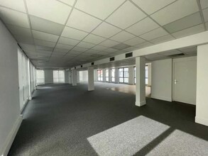 Office in Montreuil for lease Interior Photo- Image 1 of 2
