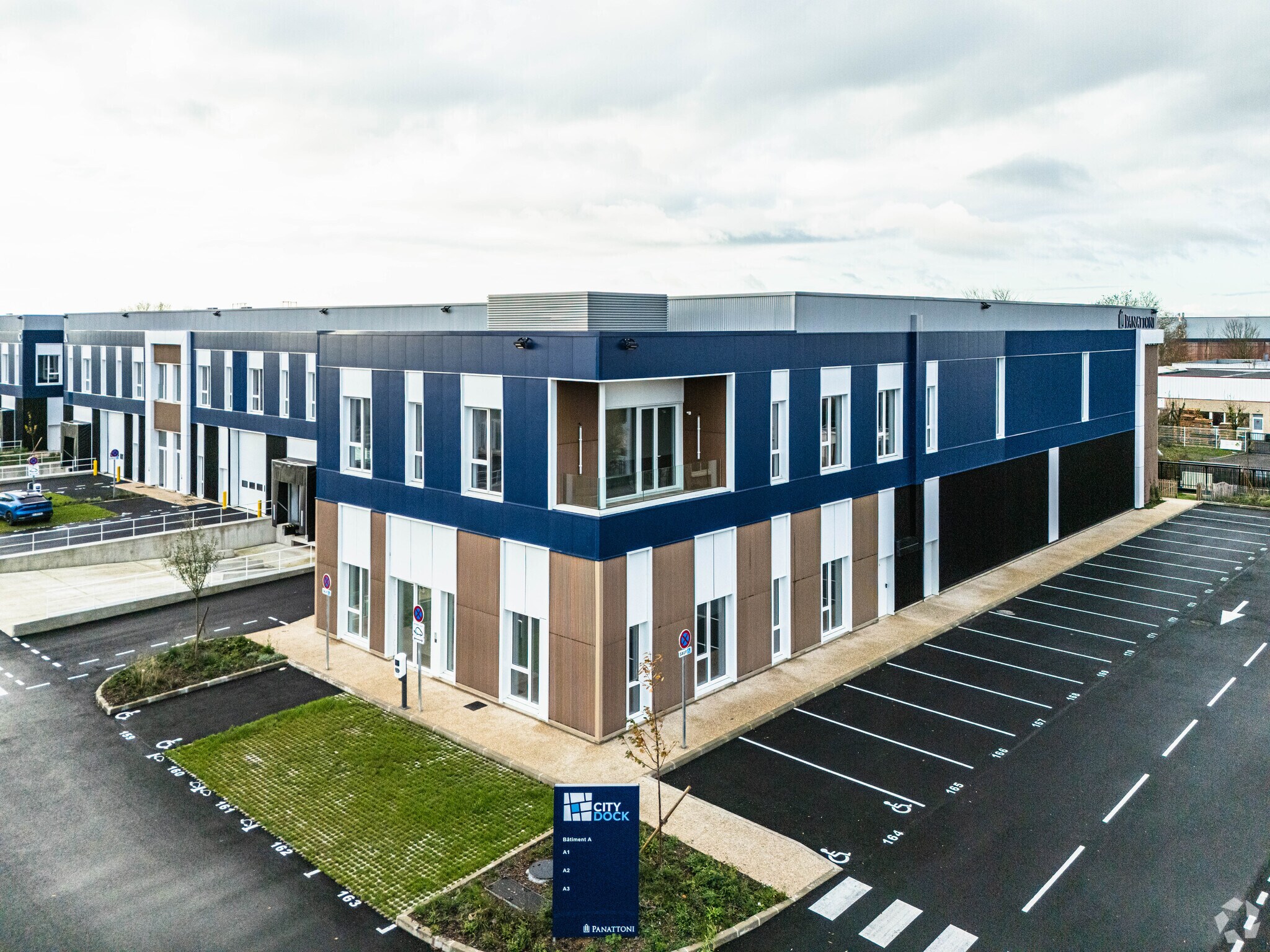 Flex in Moissy-Cramayel for lease Primary Photo- Image 1 of 5