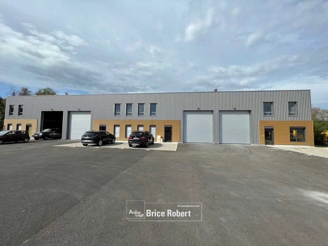 Office in Corbas for lease Building Photo- Image 1 of 7