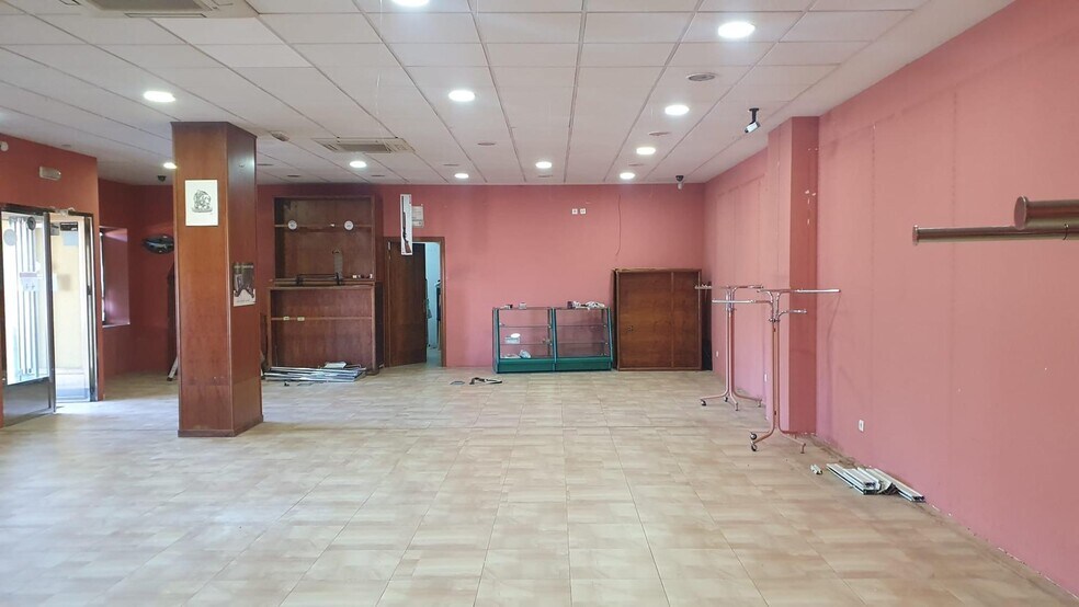 Retail in Cáceres, Cáceres for lease - Building Photo - Image 1 of 6