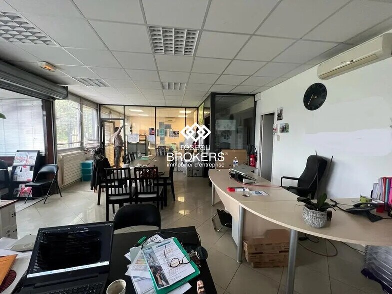 Office in Domont for lease - Interior Photo - Image 1 of 4