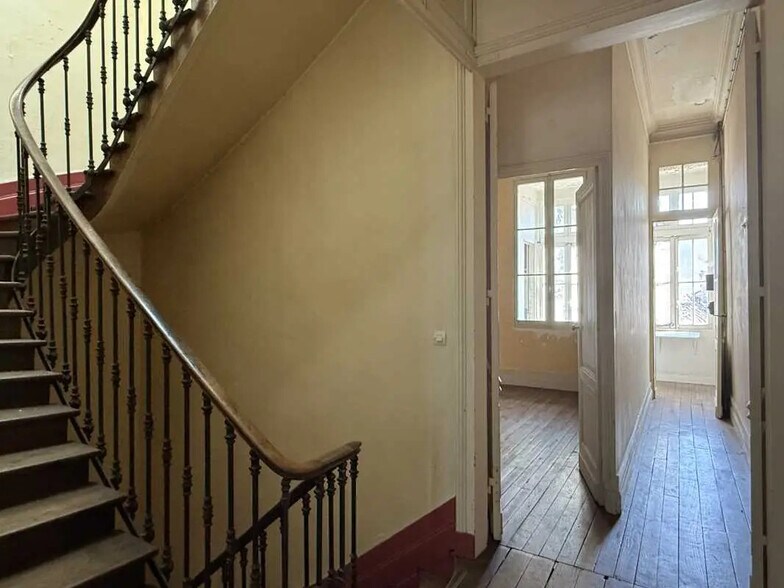 Office in Bordeaux for sale - Interior Photo - Image 3 of 6