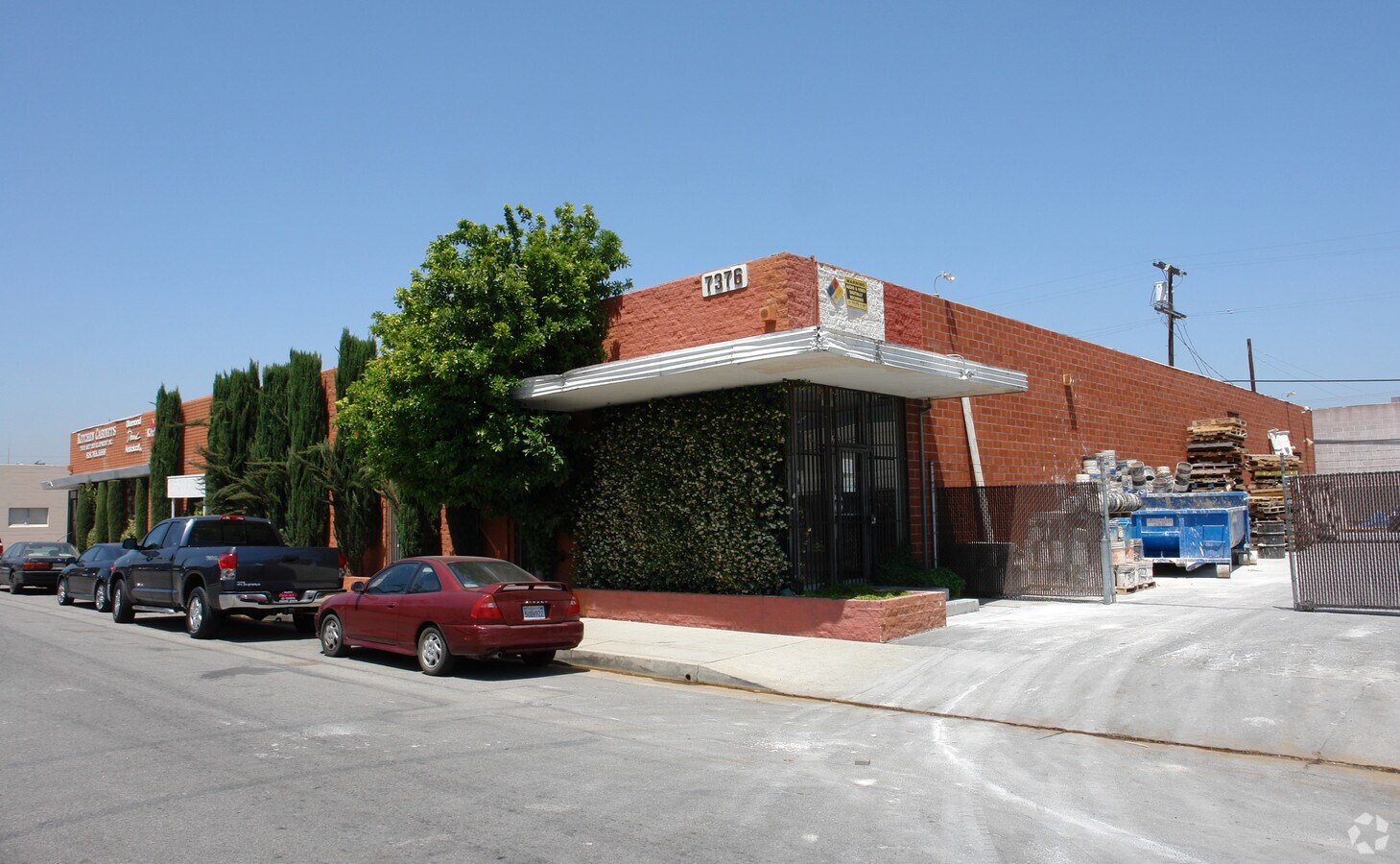 7370 Greenbush Ave, North Hollywood, CA 91605