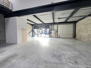 Flex in Bondoufle for lease Interior Photo- Image 1 of 3