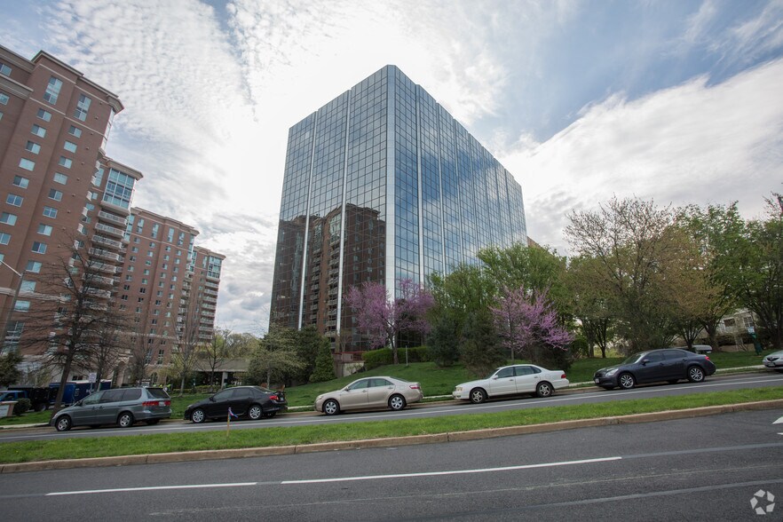 4501 Ford Ave, Alexandria, VA for sale - Primary Photo - Image 1 of 1