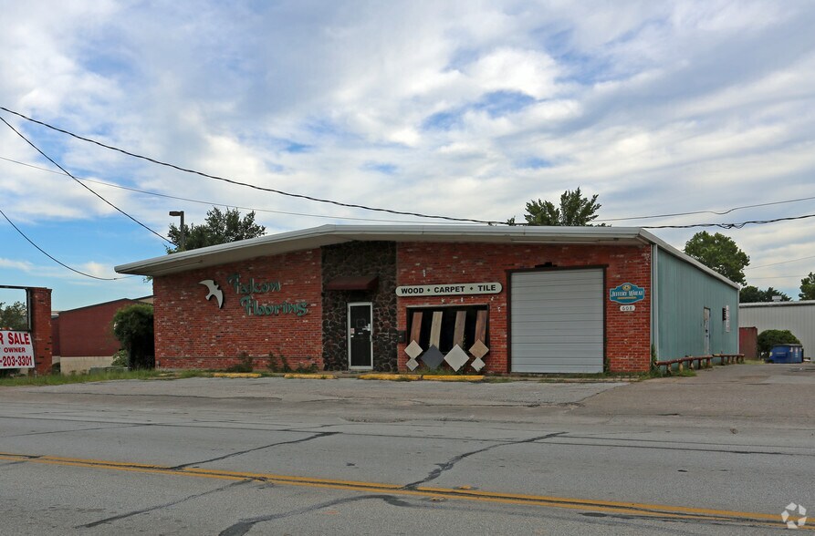 608 Old Montgomery Rd, Conroe, TX for sale - Primary Photo - Image 1 of 1