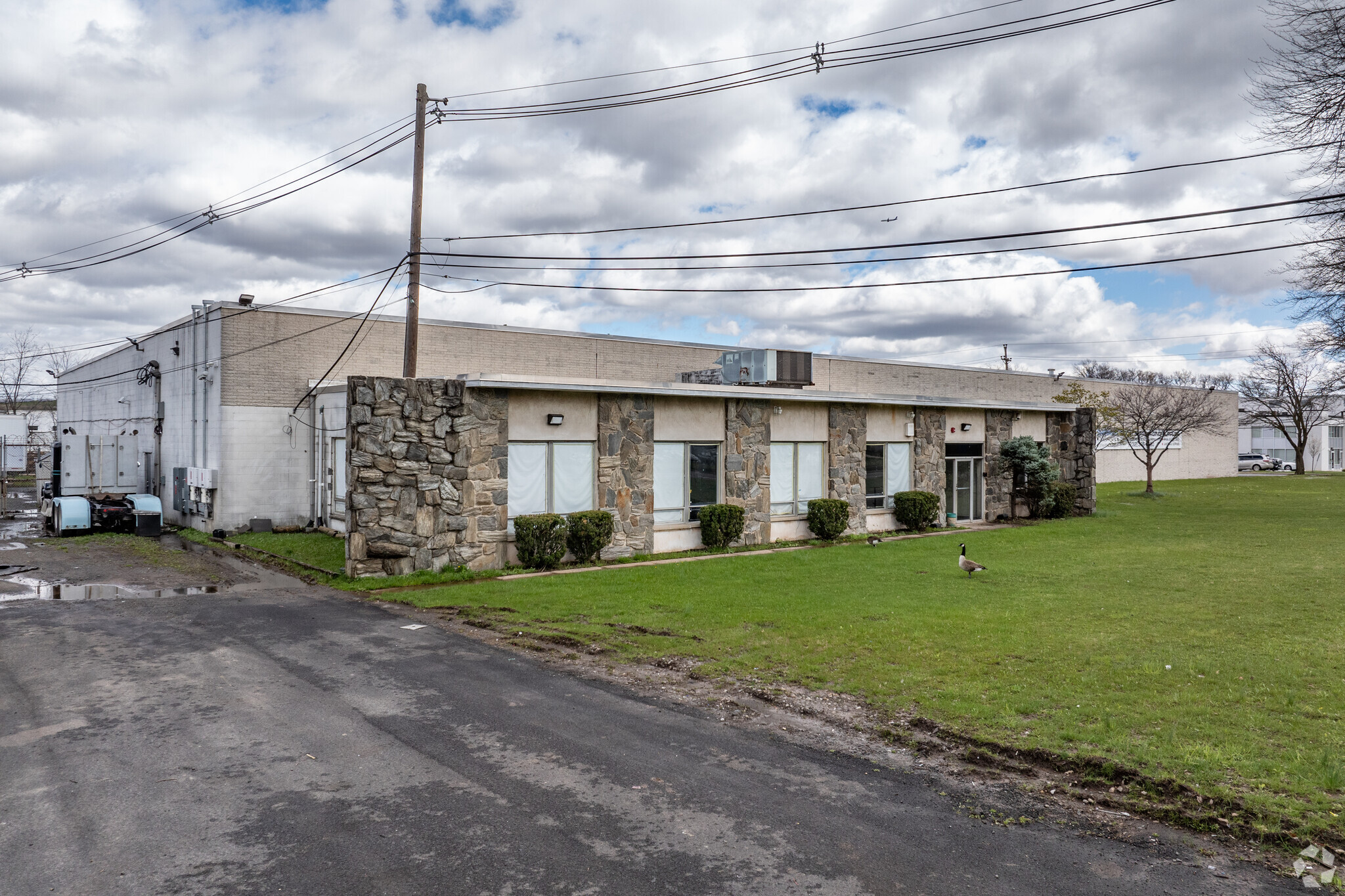 6 Mileed Way, Avenel, NJ for sale Primary Photo- Image 1 of 1