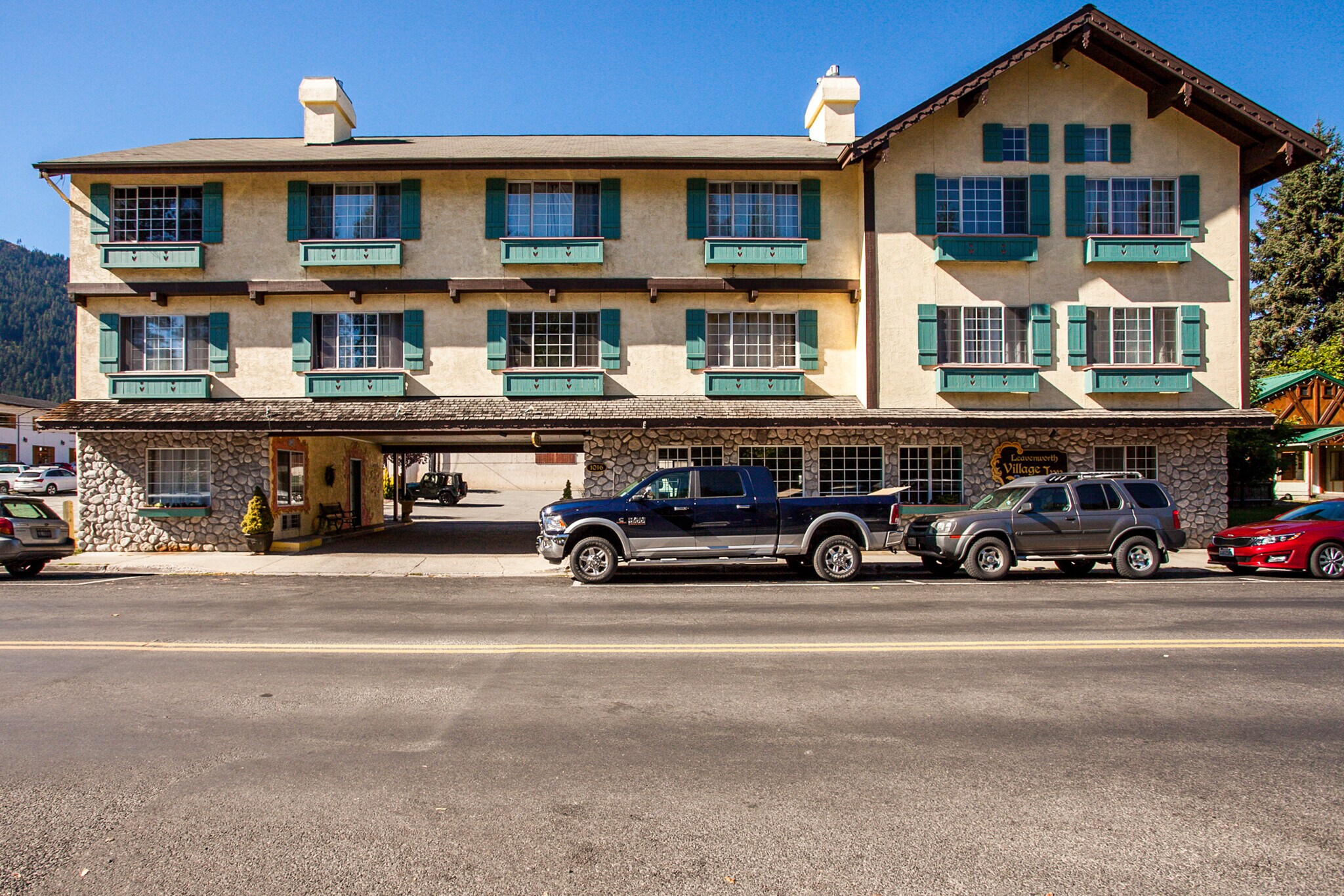 1016 Commercial St, Leavenworth, WA 98826 Leavenworth Village Inn