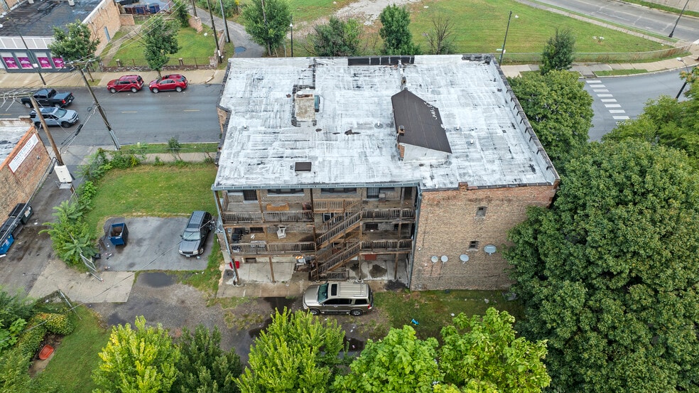 6900 S Vernon Ave, Chicago, IL for sale - Building Photo - Image 3 of 7