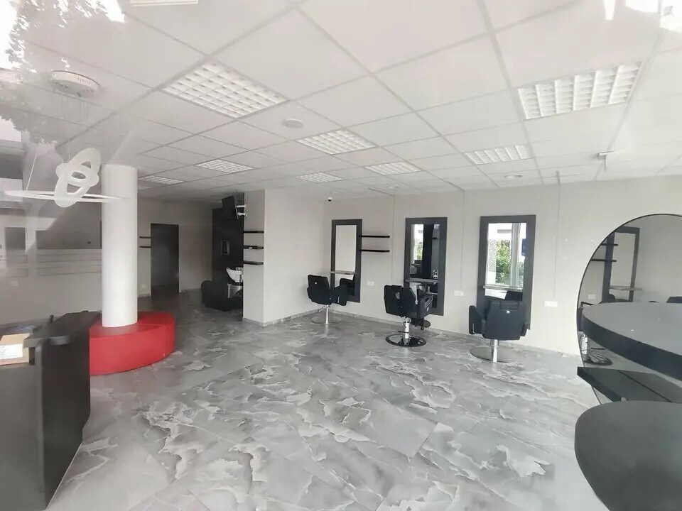 Retail in La Verpillière for sale Interior Photo- Image 1 of 4