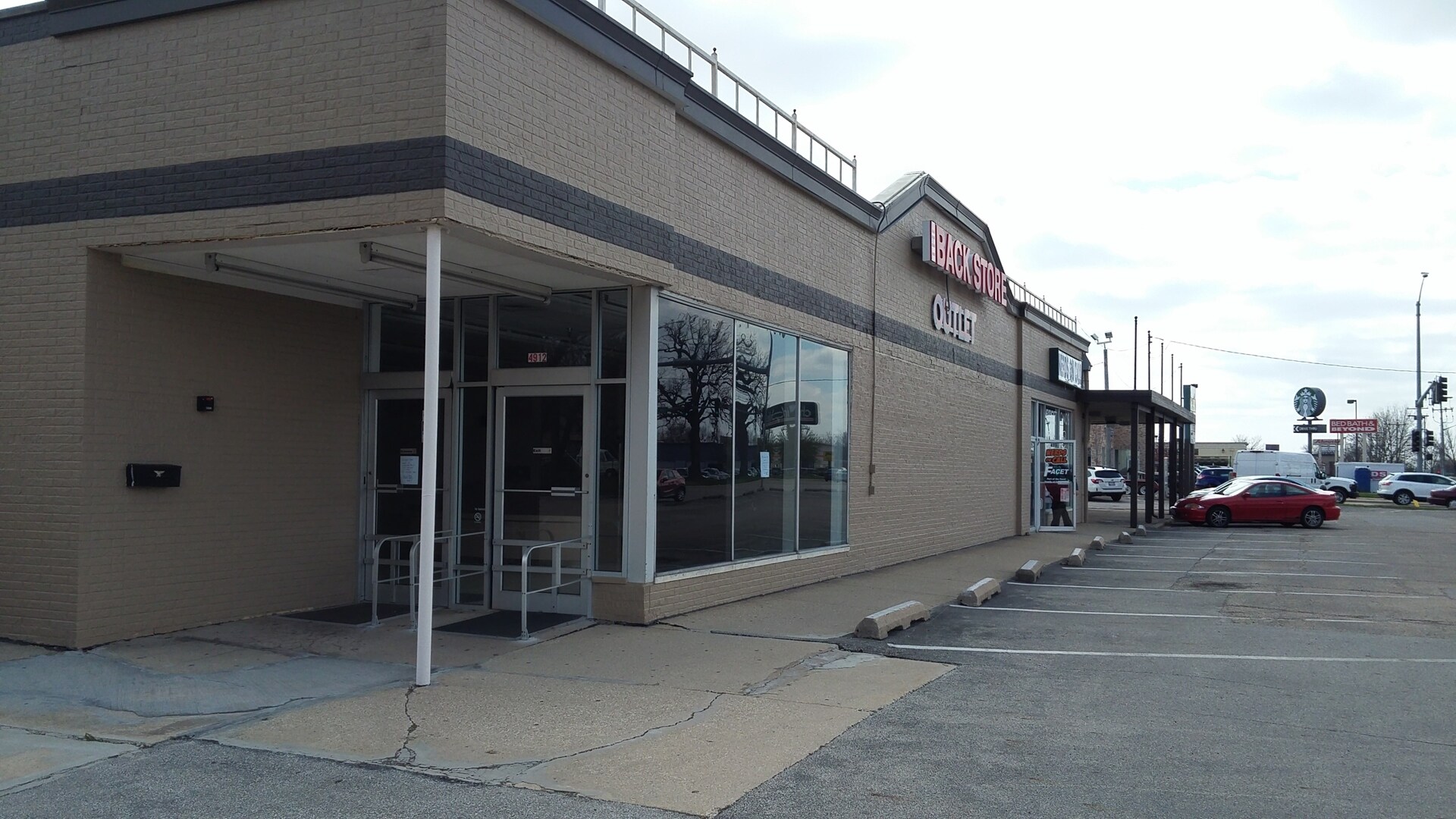 4906-4910 University St, Peoria, IL for sale Primary Photo- Image 1 of 1