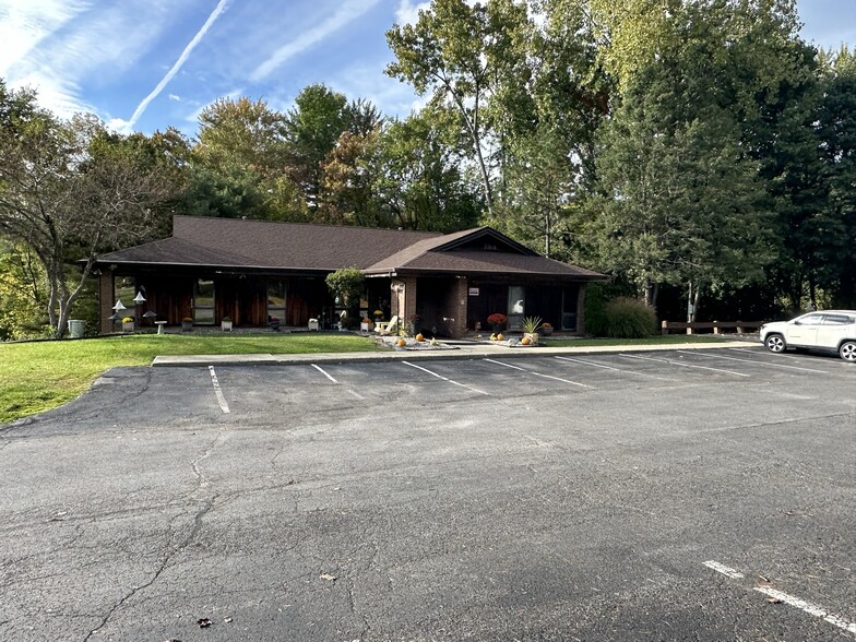 2093 Western Ave, Guilderland, NY for lease - Building Photo - Image 1 of 14