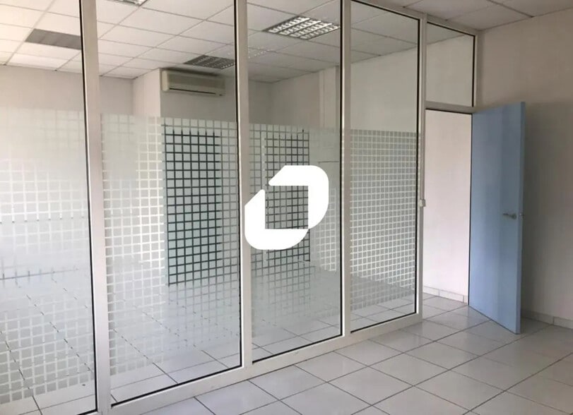 Office in Grenoble for lease - Interior Photo - Image 1 of 8