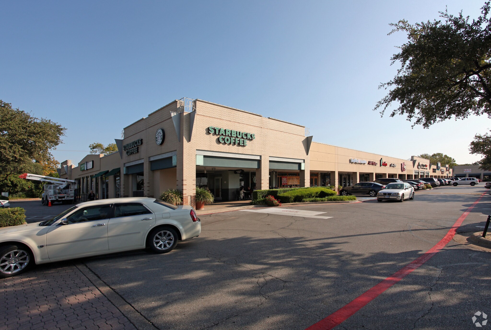 5959-6025 Royal Ln, Dallas, TX for lease Primary Photo- Image 1 of 12