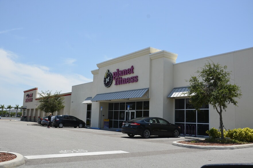 501 N Beneva Rd, Sarasota, FL for lease - Building Photo - Image 3 of 8