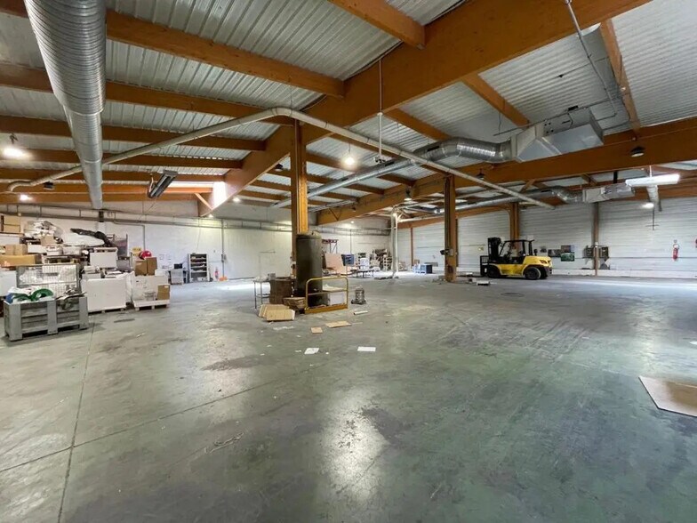 Industrial in Le Muy for lease - Interior Photo - Image 3 of 6