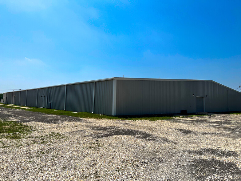 1008 Carlos Parker Blvd SW, Taylor, TX for lease - Building Photo - Image 3 of 3