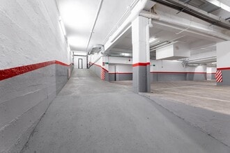 Retail in Madrid, Madrid for lease Interior Photo- Image 2 of 23