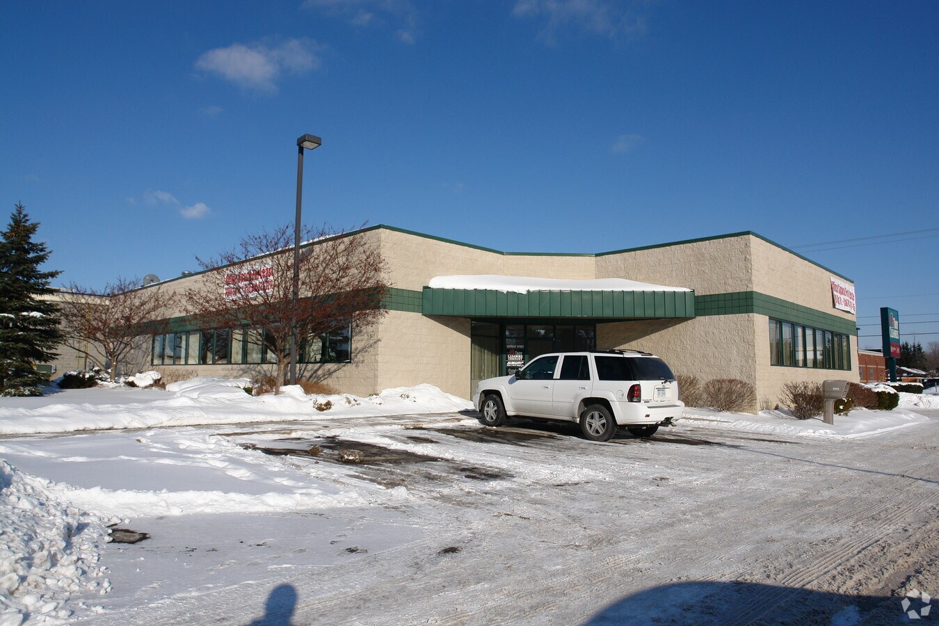 6020 Fenton Rd, Flint, MI 48507