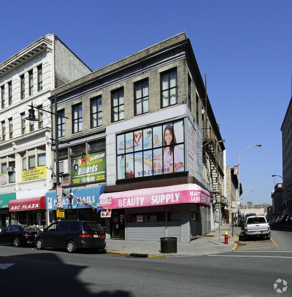 183-185 Market St, Paterson, NJ for sale - Primary Photo - Image 1 of 1