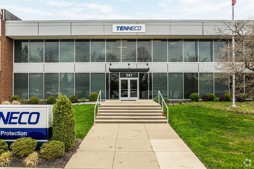 241 Welsh Pool Rd, Exton, PA for lease - Building Photo - Image 2 of 5