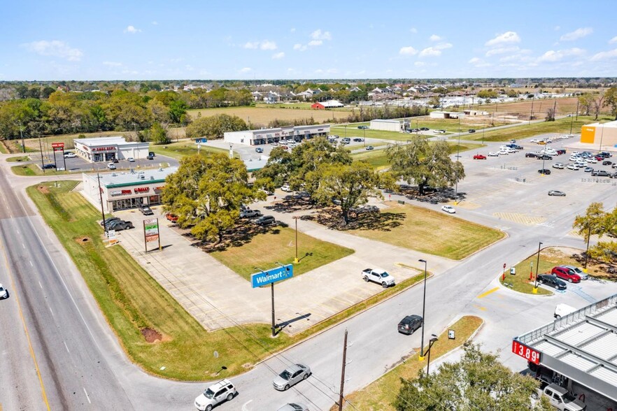 3001 Veterans Memorial Dr, Abbeville, LA for lease - Building Photo - Image 1 of 7