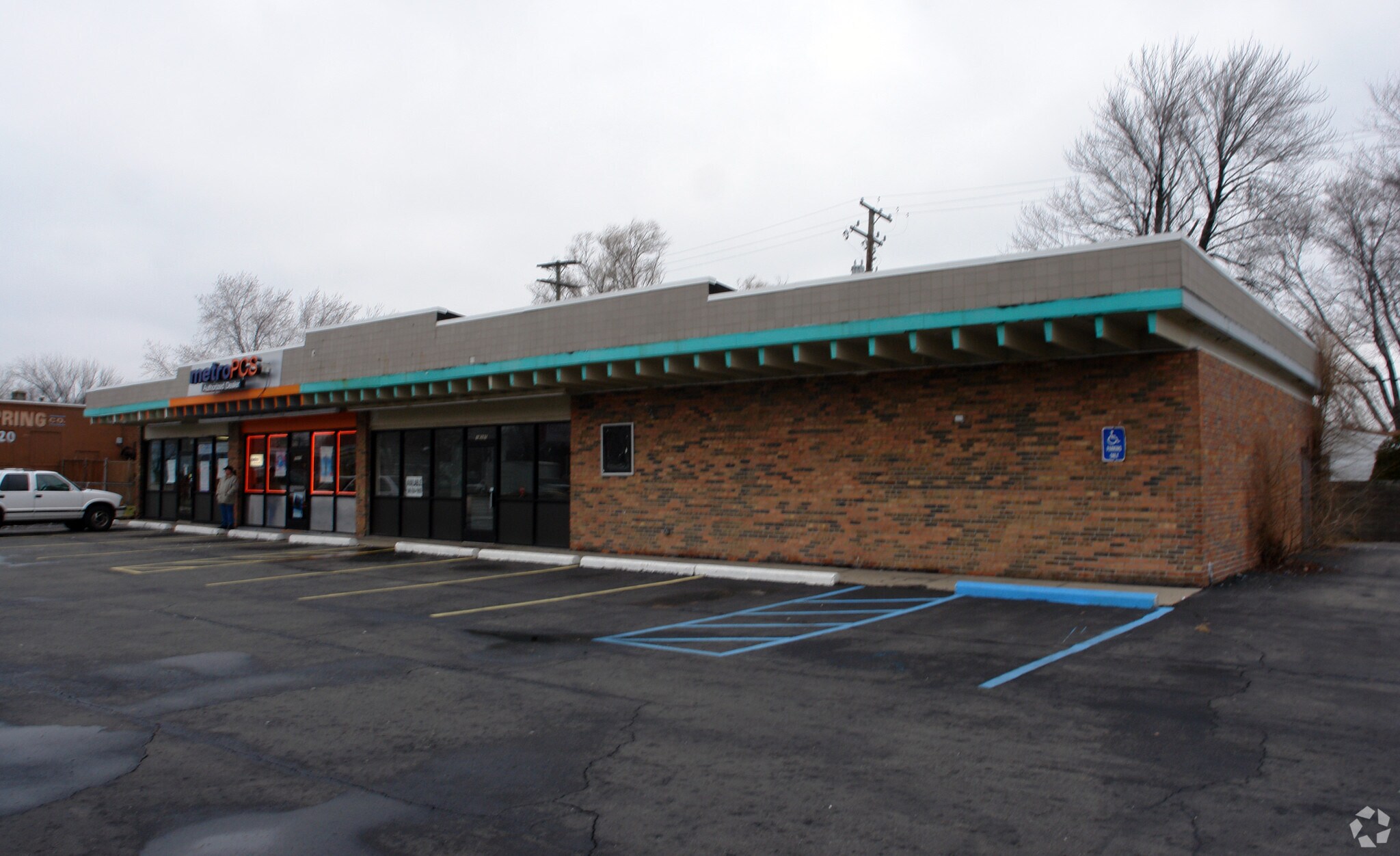 14377-14385 E 9 Mile Rd, Warren, MI for sale Primary Photo- Image 1 of 1