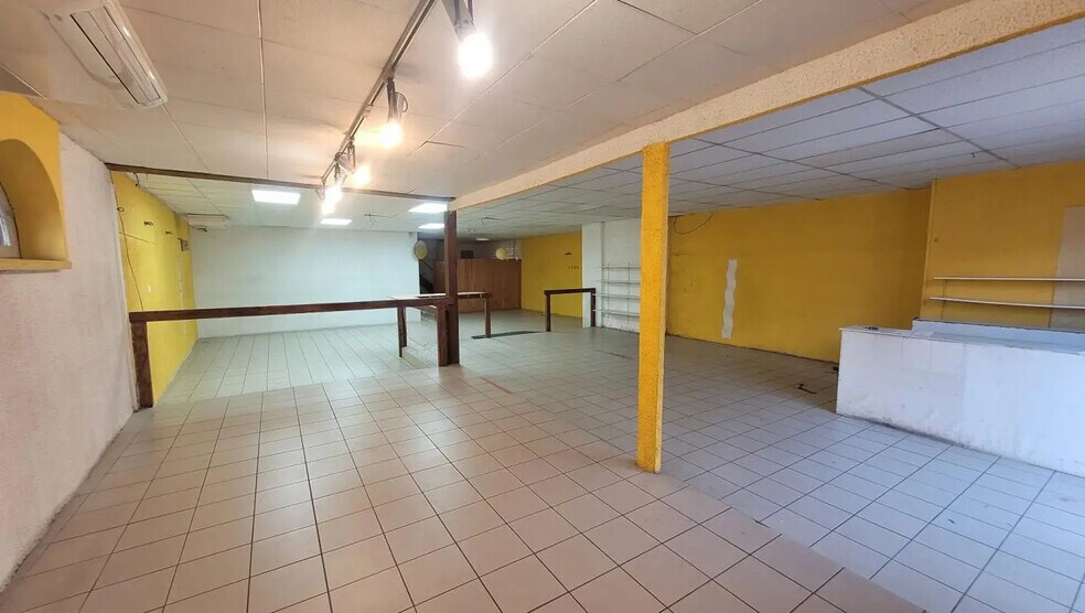 Retail in Montpellier for lease - Interior Photo - Image 1 of 3