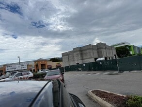 11093 NW 138th St, Hialeah, FL for lease Building Photo- Image 1 of 1