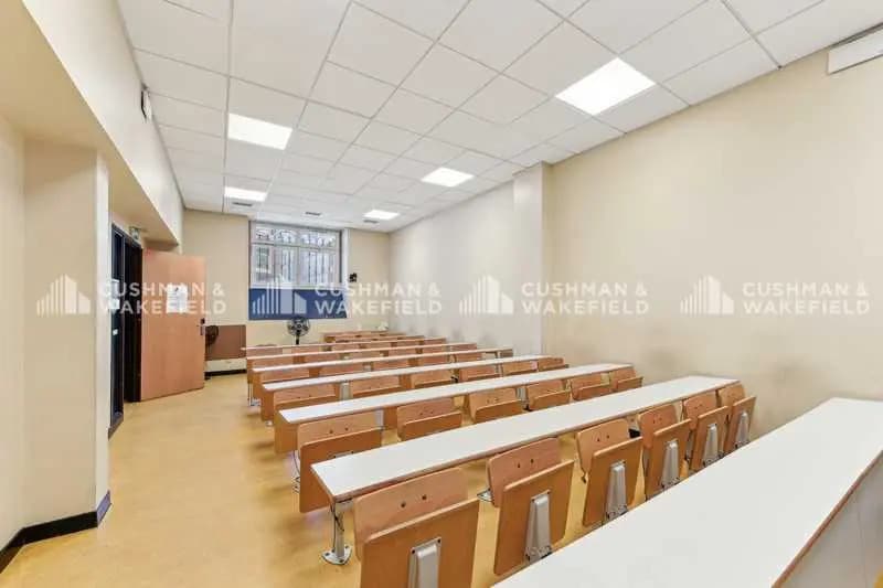 11 Rue Pierre Dupont, Paris for lease - Interior Photo - Image 3 of 10