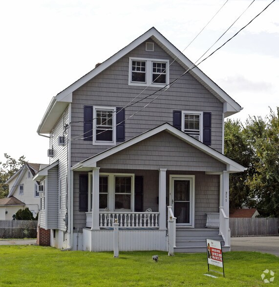 211 W End Ave, Raritan, NJ for sale - Primary Photo - Image 1 of 1