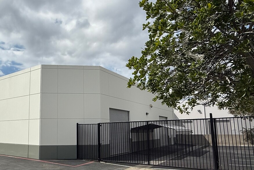 1331 Foothill Blvd, Azusa, CA for sale - Building Photo - Image 3 of 6