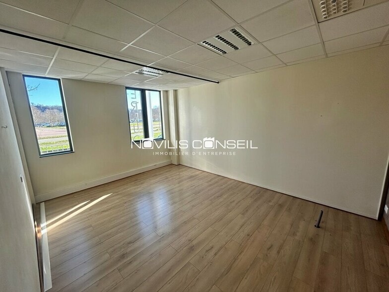 Office in Toulouse for lease - Interior Photo - Image 3 of 5