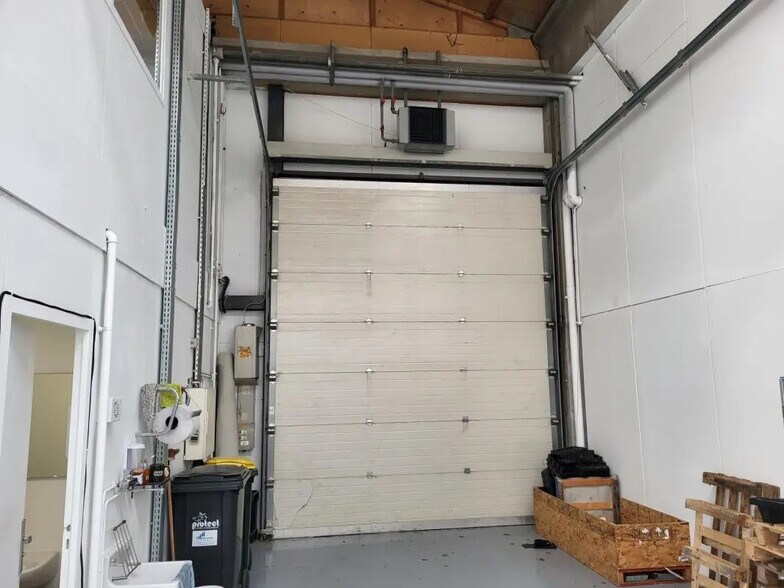 11 13 Chemin De L'Industrie, Dardilly for lease - Interior Photo - Image 3 of 5