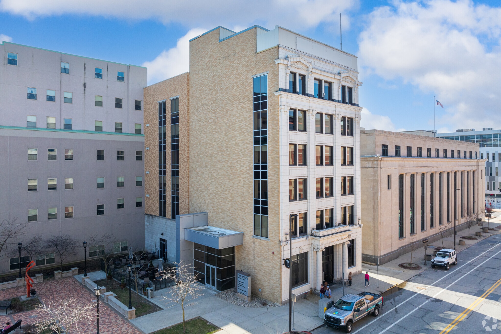 112 W Jefferson Blvd, South Bend, IN for lease Primary Photo- Image 1 of 24