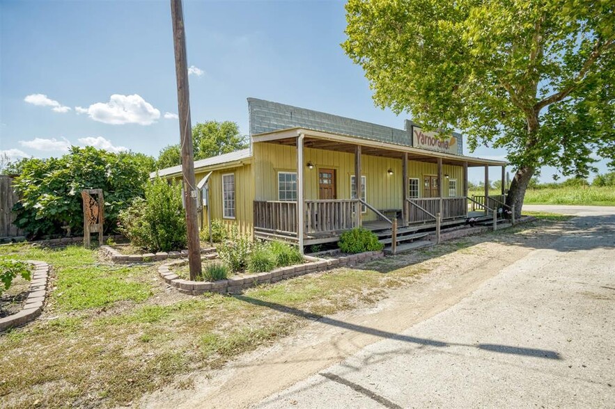 130 Gonzales St, Paige, TX for sale - Building Photo - Image 3 of 8