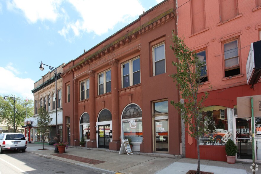 202-204 E Michigan Ave, Paw Paw, MI for sale - Primary Photo - Image 1 of 1