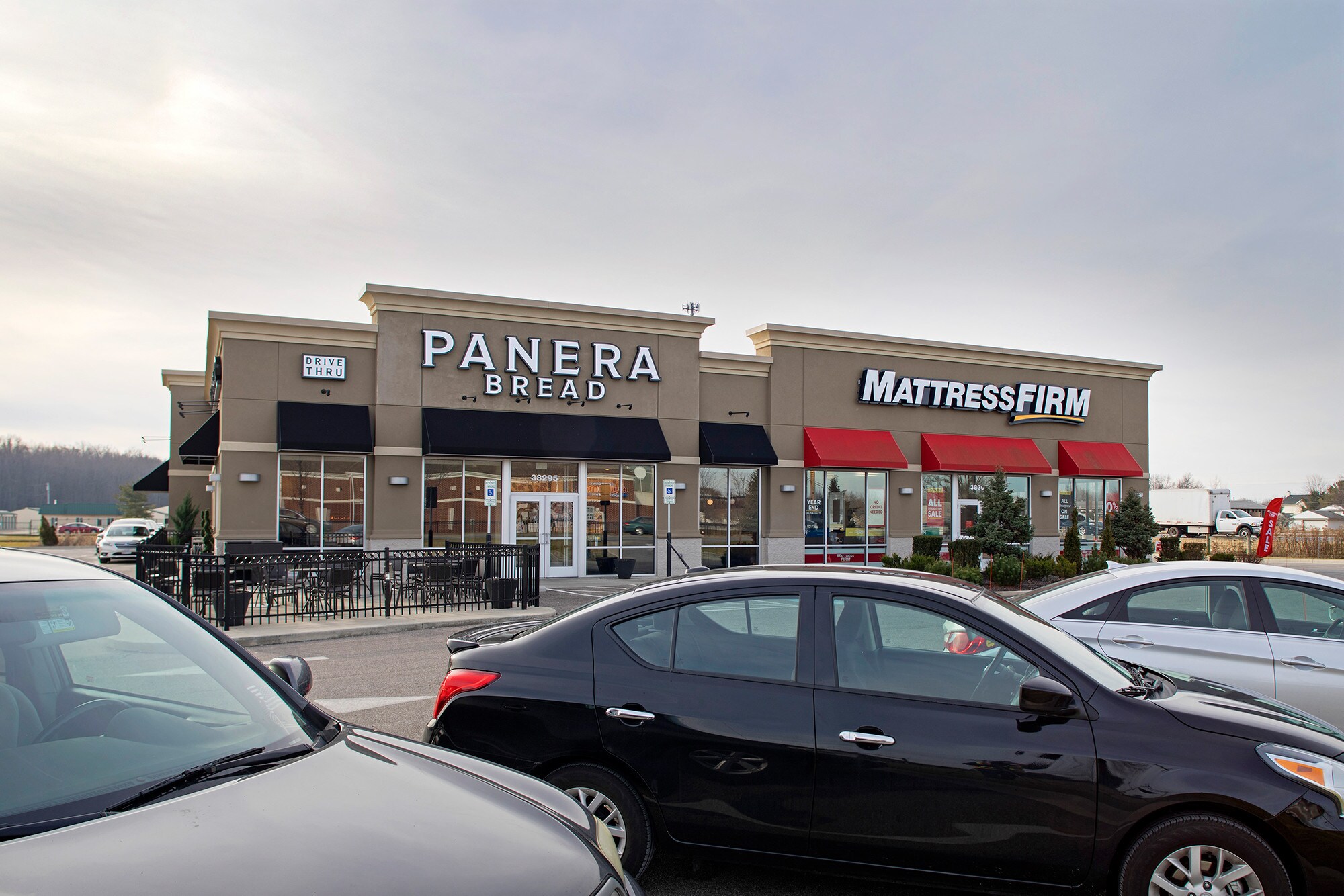 38295-38305 Chestnut Ridge Rd, Elyria, OH for sale Building Photo- Image 1 of 1