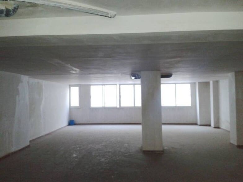 Retail in València for lease - Building Photo - Image 1 of 2