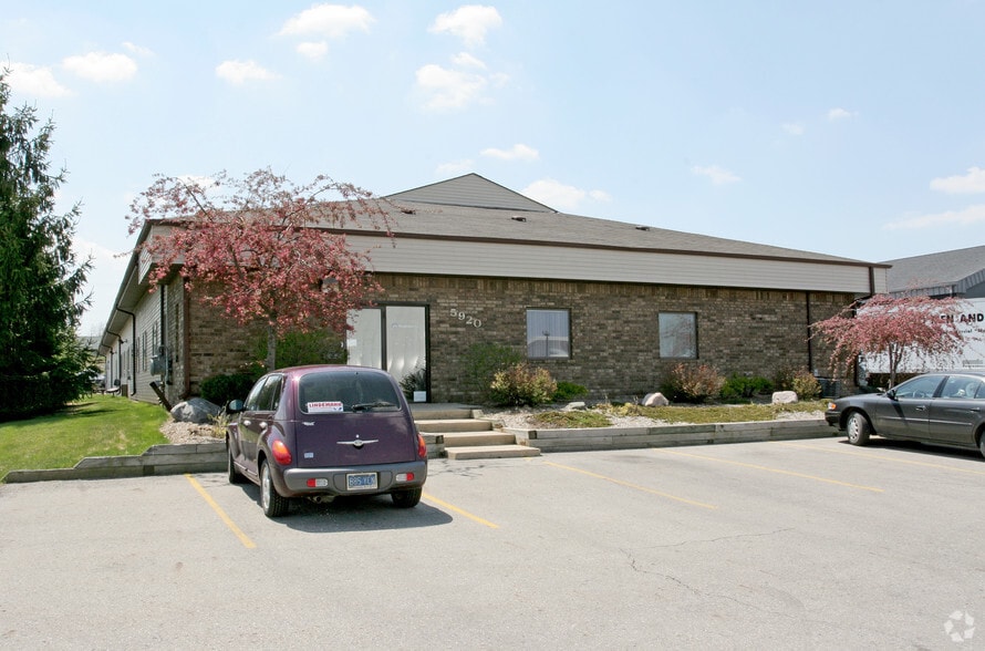 5918-5920 Enterprise Dr, Lansing, MI for lease - Building Photo - Image 2 of 4