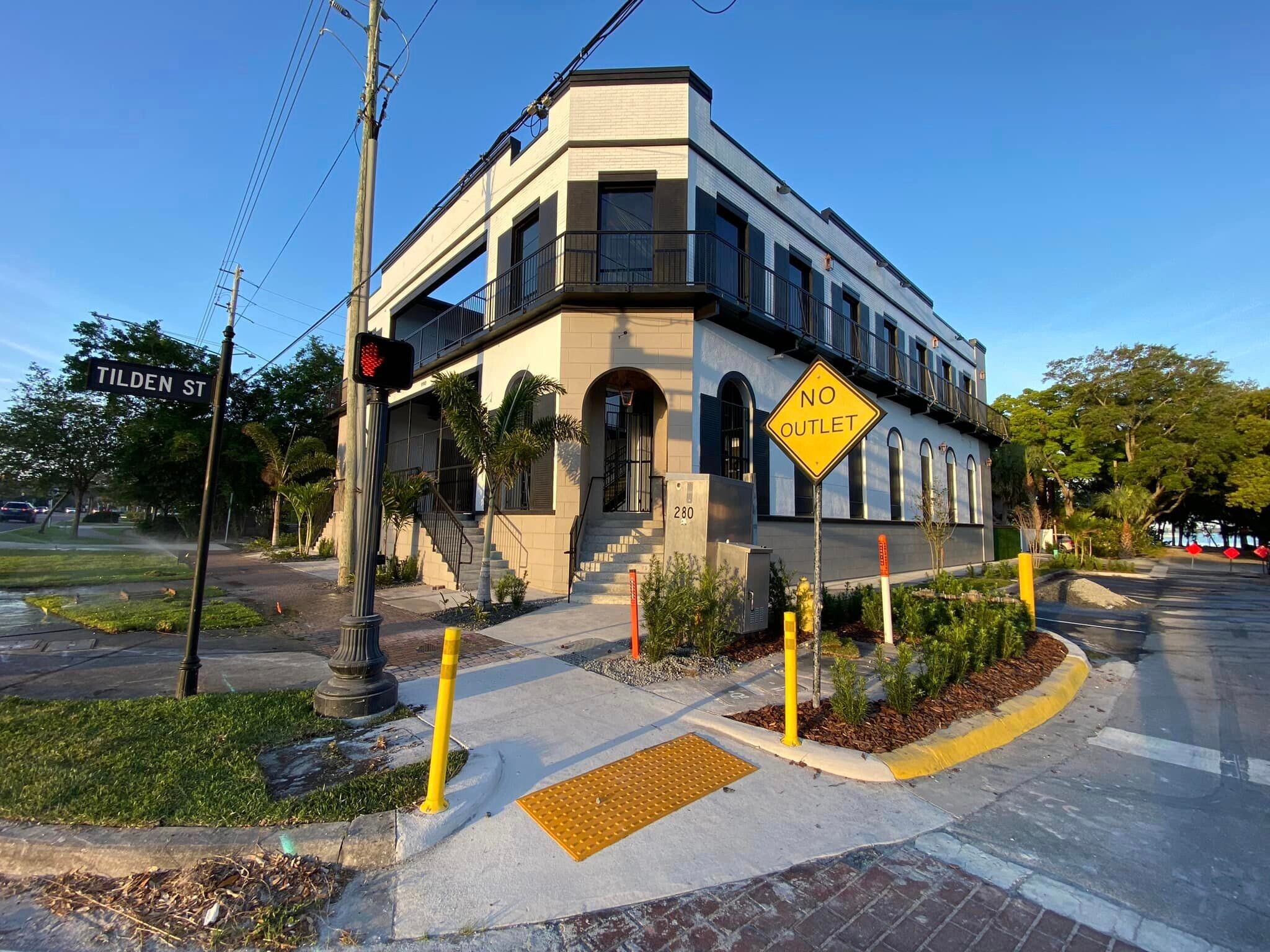 990 Broadway, Dunedin, FL 34698 Dunedin Mix