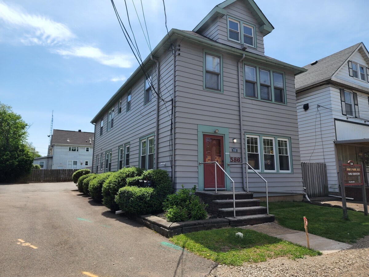 586 Livingston Ave, North Brunswick, NJ 08902